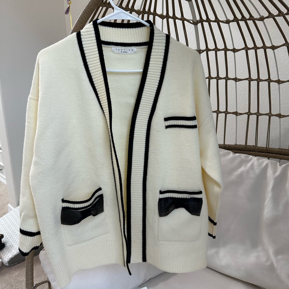 Tonlion women sweater cardigan. White.